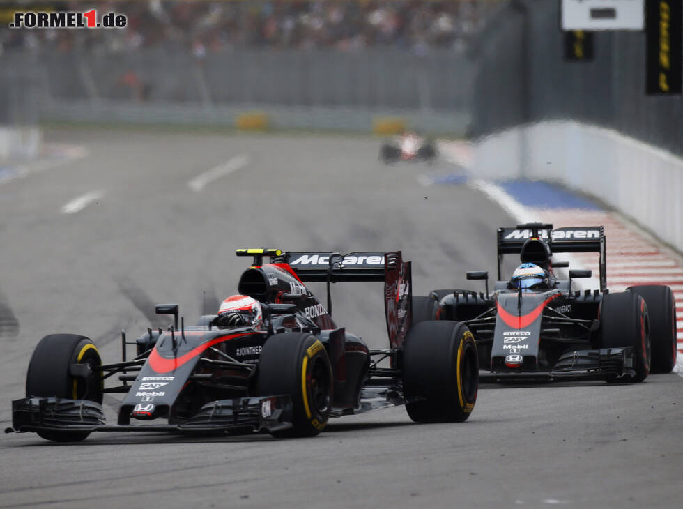 Foto zur News: Jenson Button, Fernando Alonso