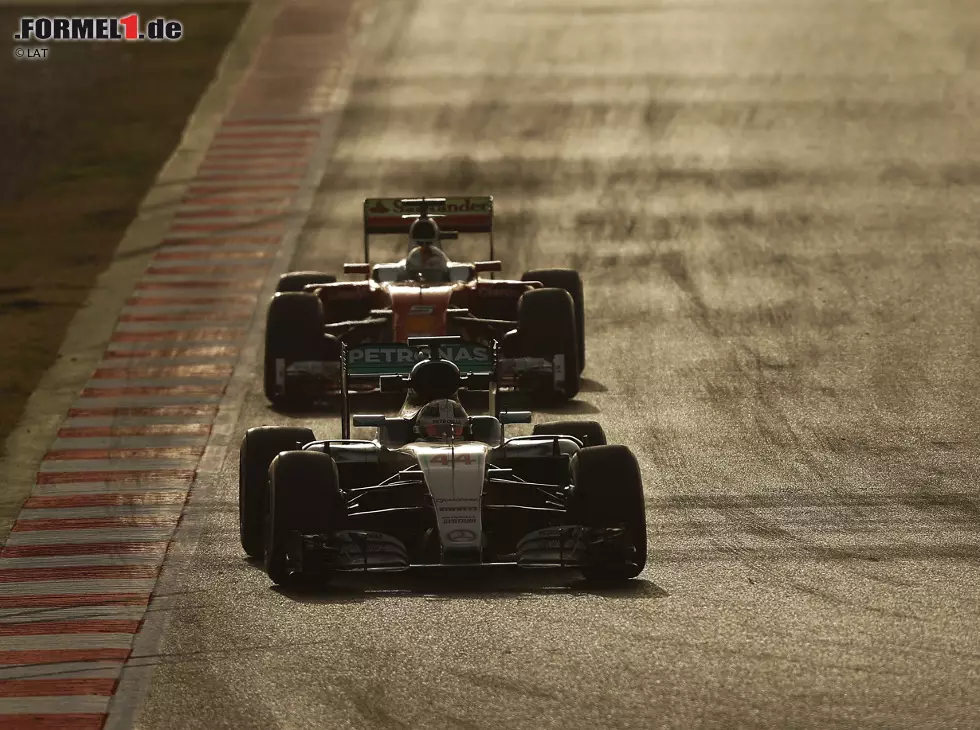 Foto zur News: Lewis Hamilton, Sebastian Vettel