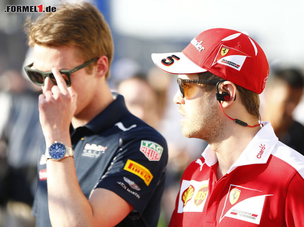 Foto zur News: Daniil Kwjat, Sebastian Vettel