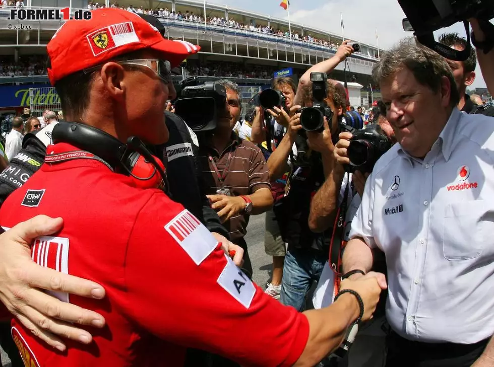 Foto zur News: Michael Schumacher, Norbert Haug, Ross Brawn