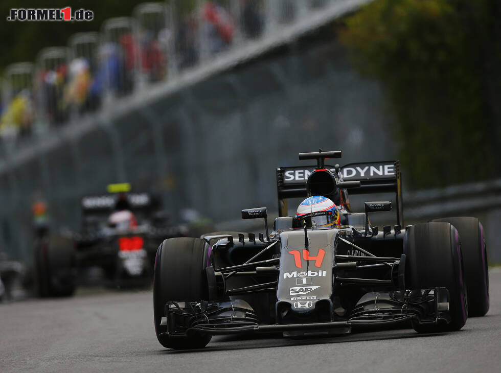 Foto zur News: Fernando Alonso, Jenson Button