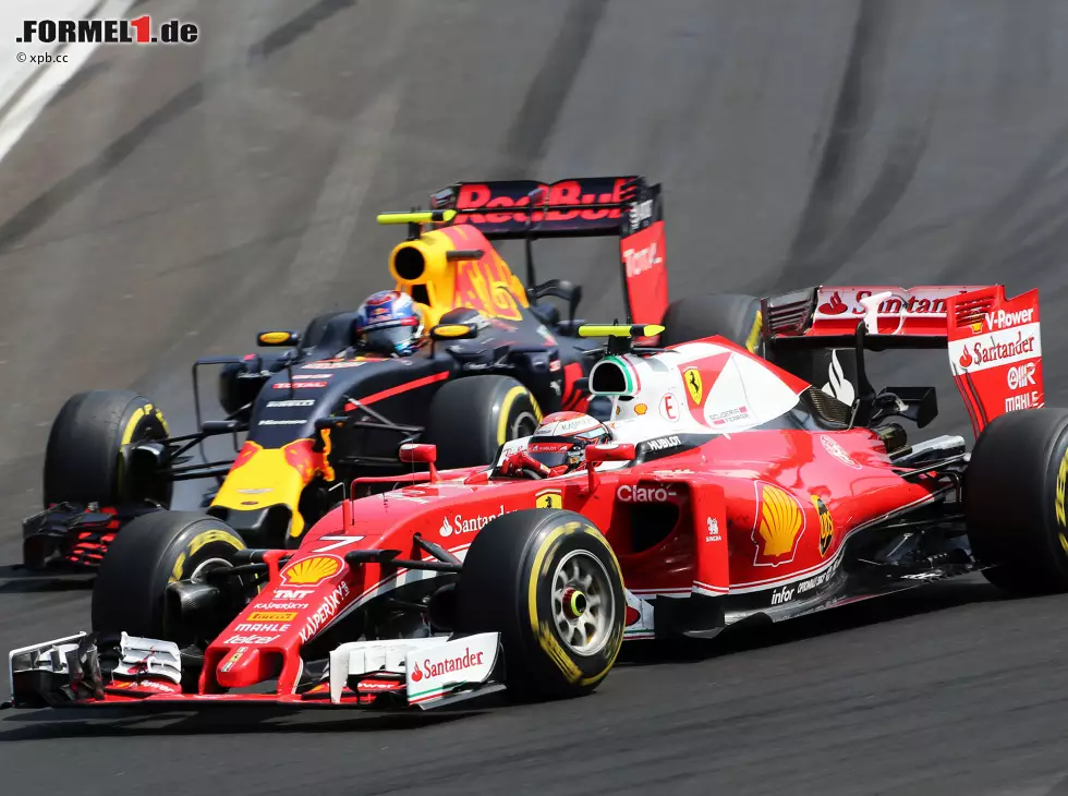 Foto zur News: Max Verstappen, Kimi Räikkönen