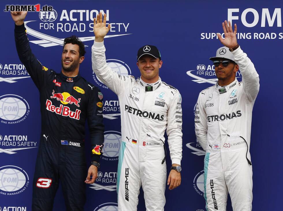 Foto zur News: Nico Rosberg, Daniel Ricciardo, Lewis Hamilton