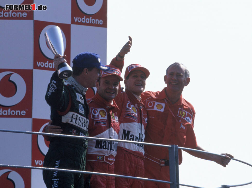 Foto zur News: Eddie Irvine, Michael Schumacher, Rubens Barrichello und Rory Byrne in Monza 2002