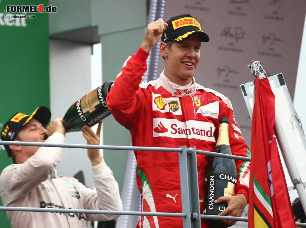 Nico Rosberg, Sebastian Vettel Foto zur News: Nico Rosberg, Sebastian Vettel
