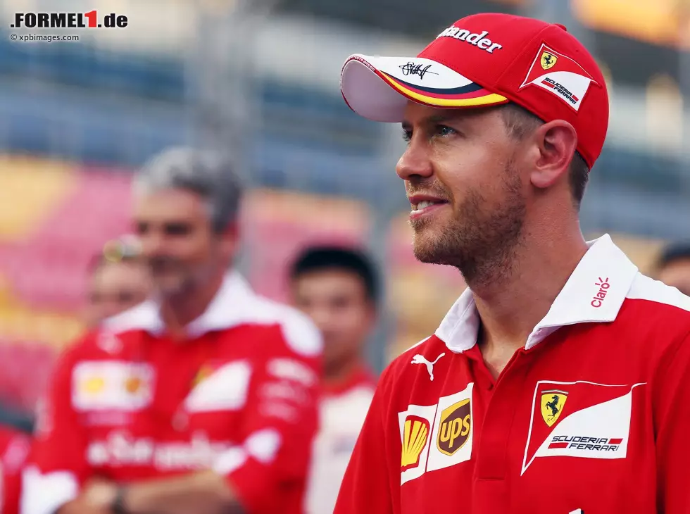 Foto zur News: Sebastian Vettel, Maurizio Arrivabene
