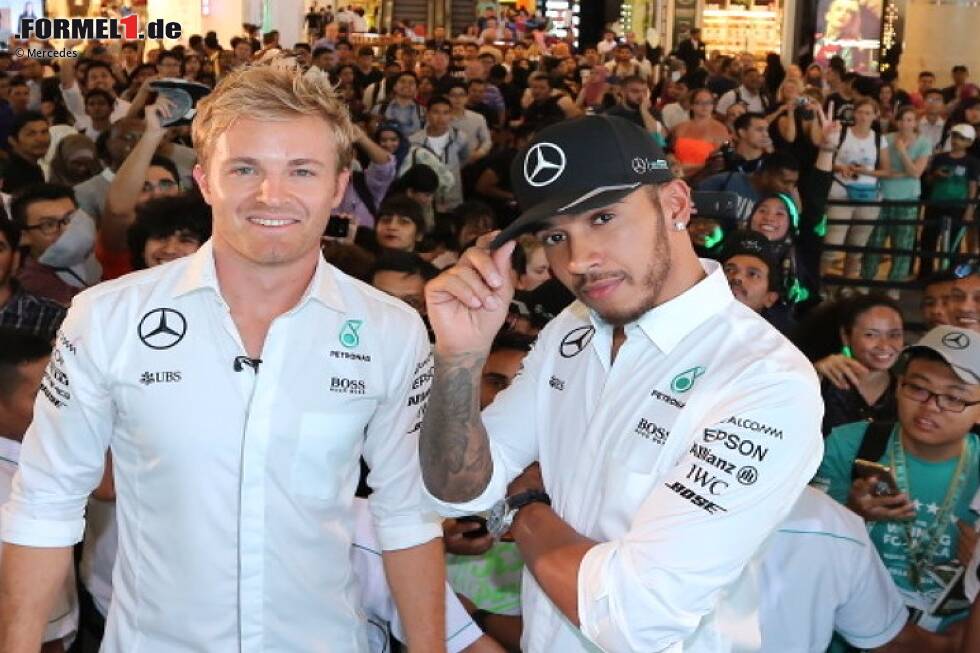 Foto zur News: Nico Rosberg, Lewis Hamilton