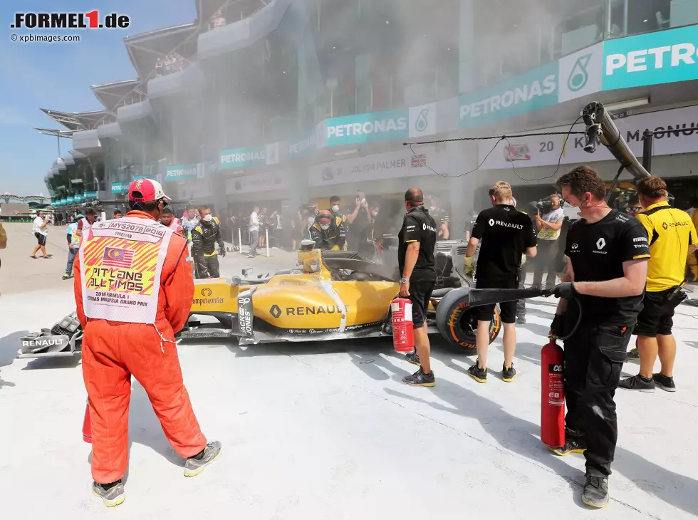 Foto zur News: Kevin Magnussen, Feuer