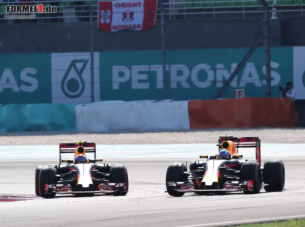 Max Verstappen, Daniel Ricciardo Foto zur News: Max Verstappen, Daniel Ricciardo