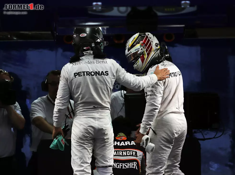 Foto zur News: Nico Rosberg, Lewis Hamilton