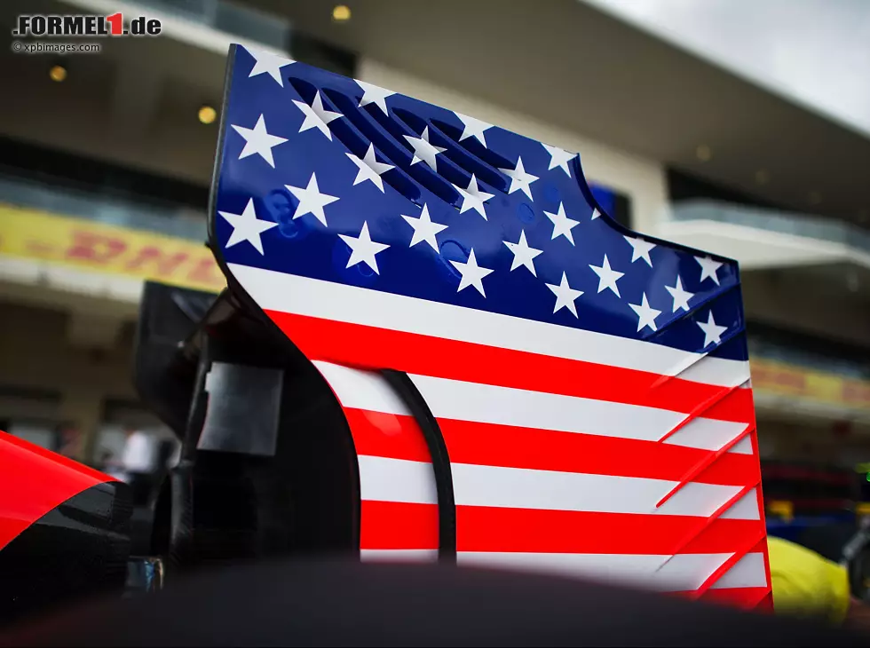 Foto zur News: USA-Flagge auf dem Manor-Heckflügel