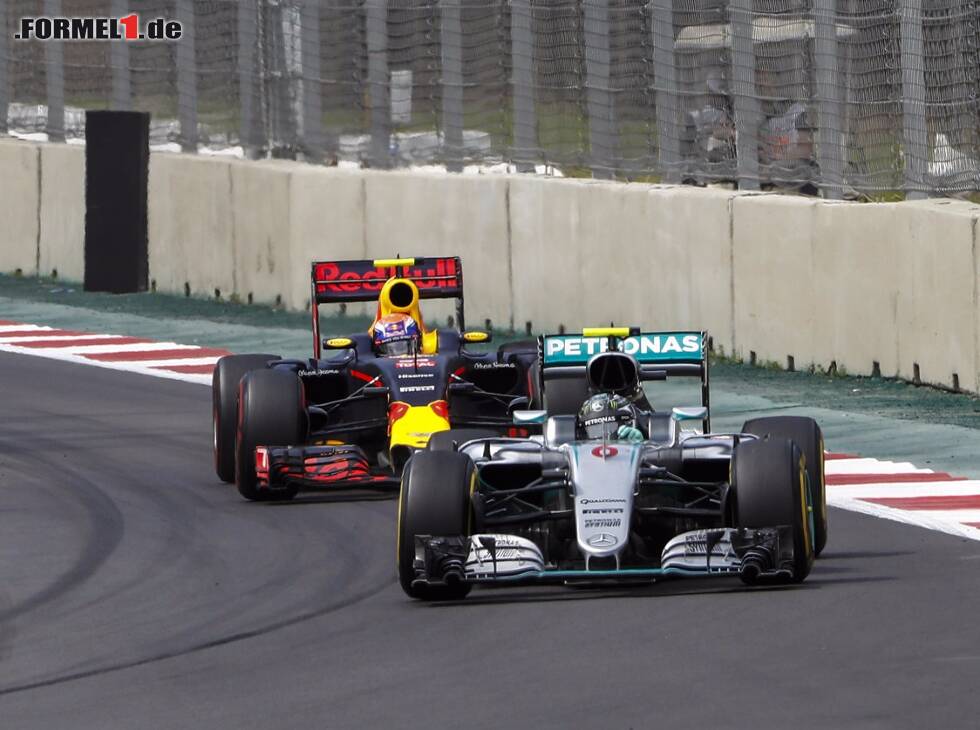Foto zur News: Nico Rosberg, Max Verstappen