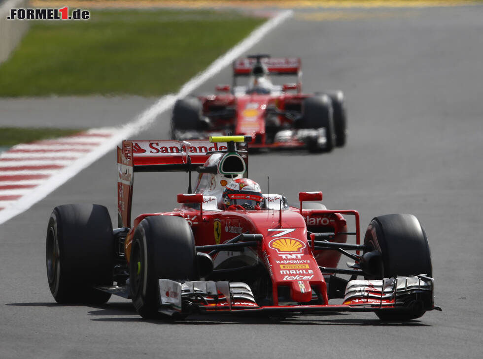 Foto zur News: Kimi Räikkönen, Sebastian Vettel