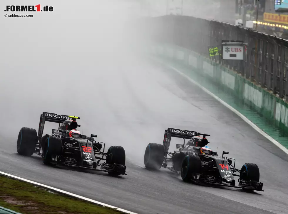 Foto zur News: Jenson Button, Fernando Alonso