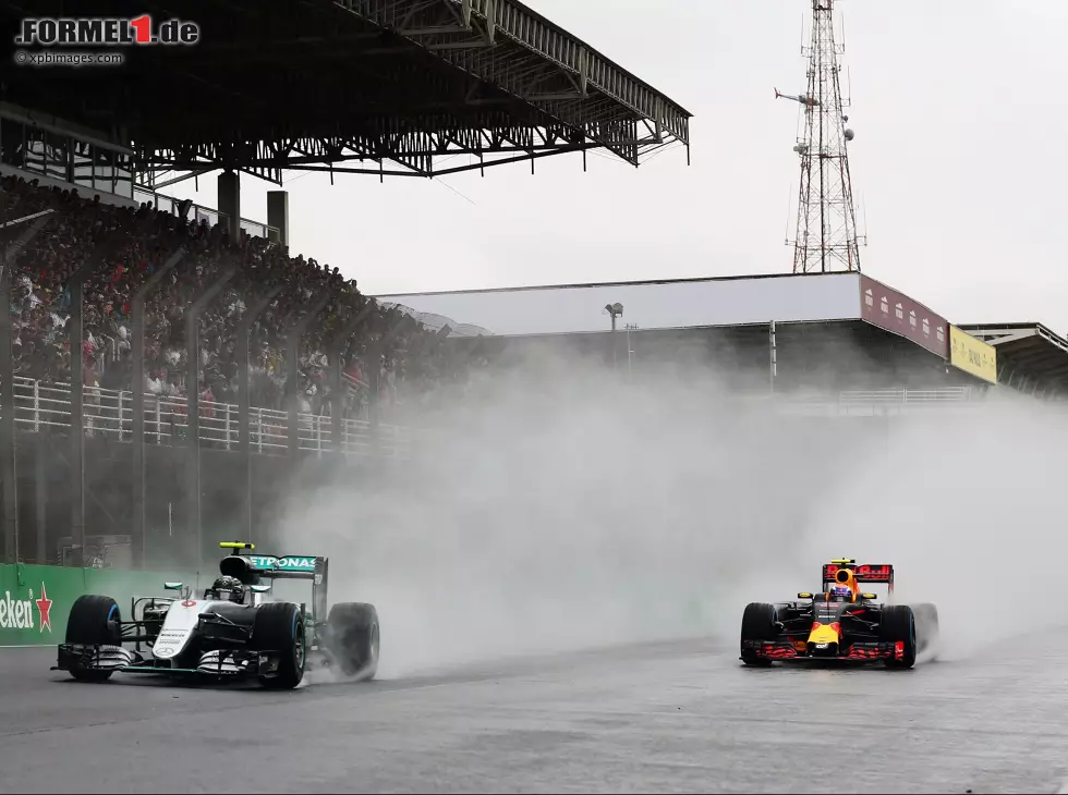 Foto zur News: Nico Rosberg, Max Verstappen
