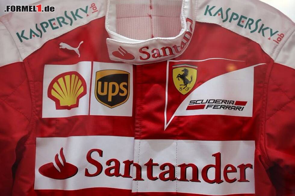 Foto zur News: Formel-1-Rennanzug von Sebastian Vettel