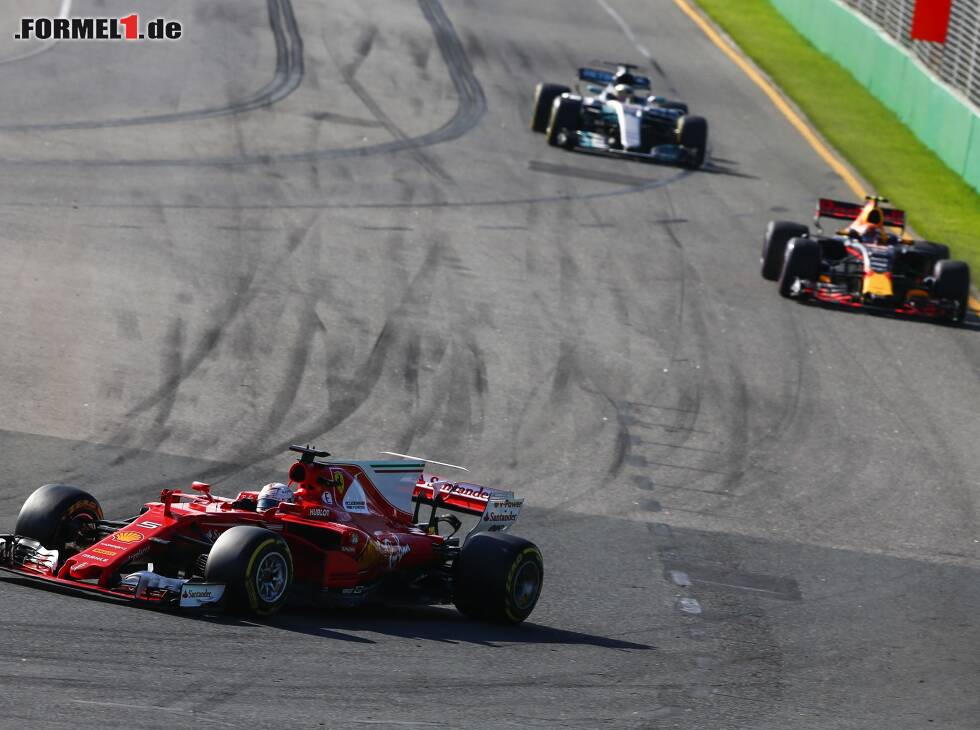 Foto zur News: Sebastian Vettel, Max Verstappen, Lewis Hamilton