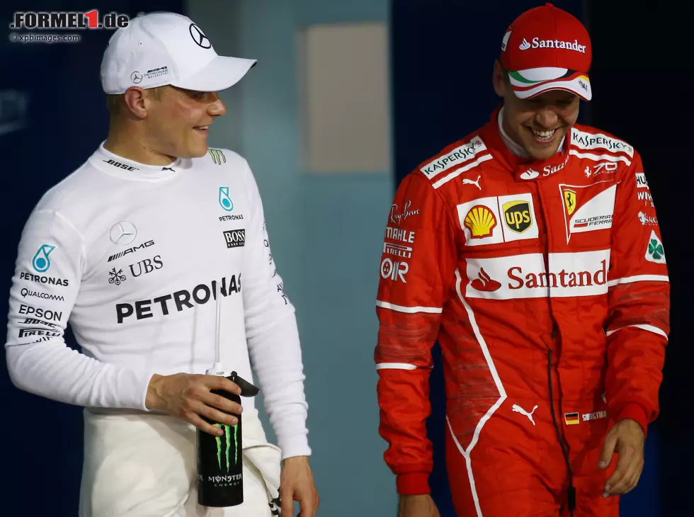 Foto zur News: Valtteri Bottas, Sebastian Vettel