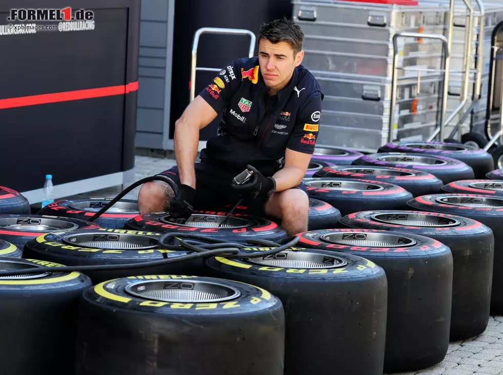 Red-Bull-Mechaniker Foto zur News: Red-Bull-Mechaniker