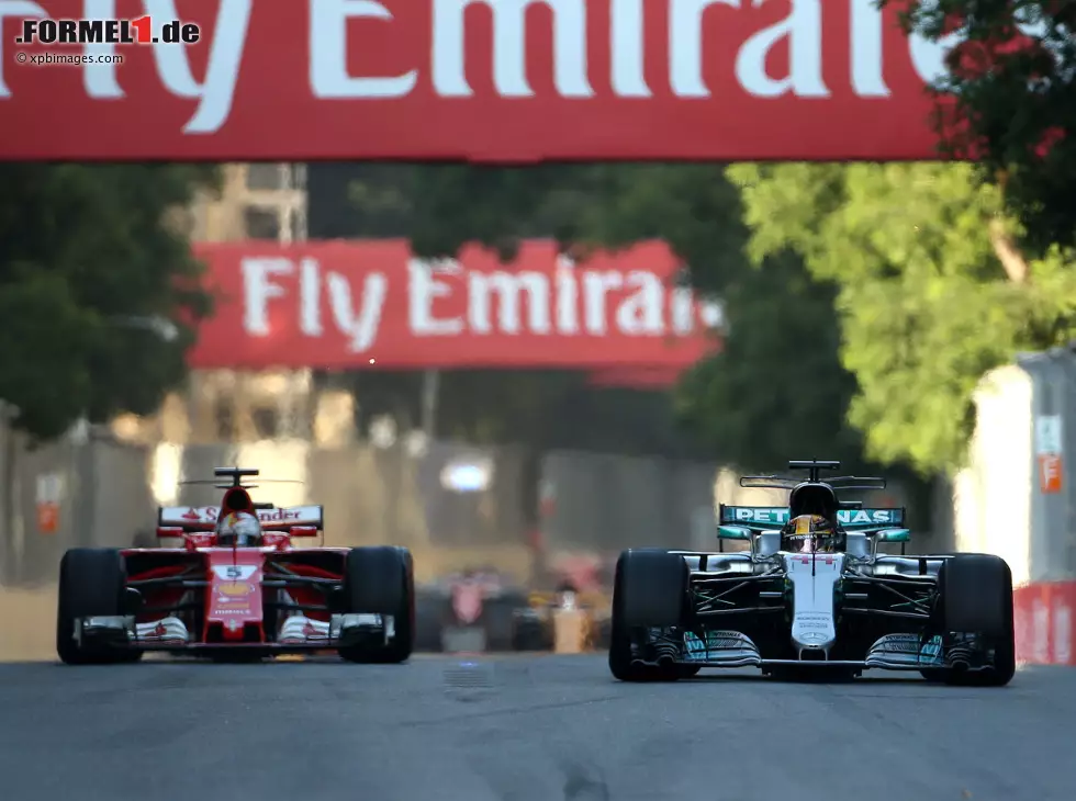 Foto zur News: Lewis Hamilton, Sebastian Vettel