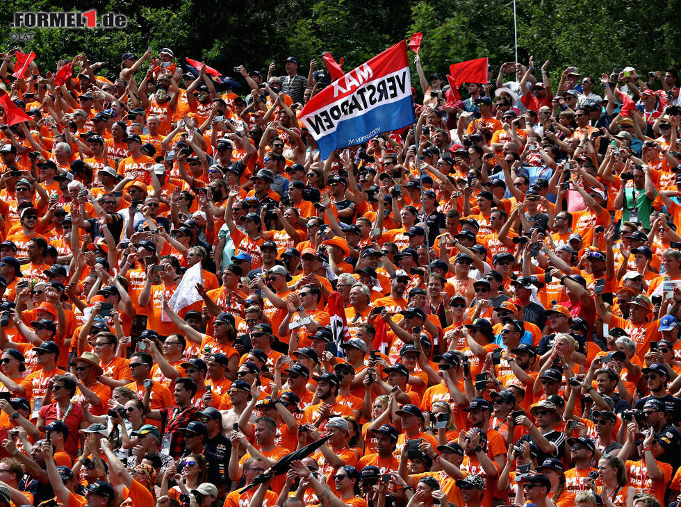 Foto zur News: Fans von Max Verstappen