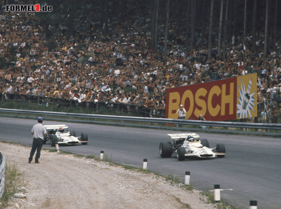Foto zur News: Peter Gethin vor Helmut Marko auf dem Österreichring 1971