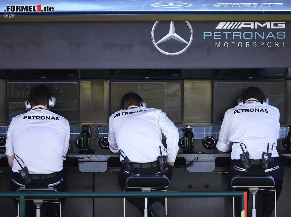 Foto zur News: Mercedes-Kommandostand