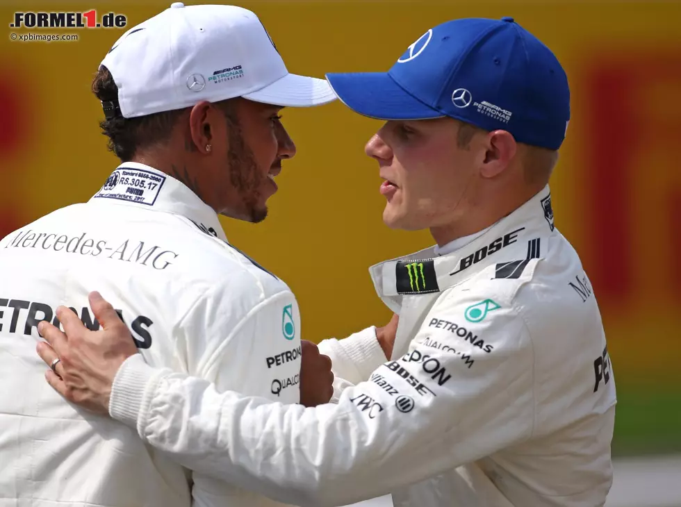 Foto zur News: Lewis Hamilton, Valtteri Bottas