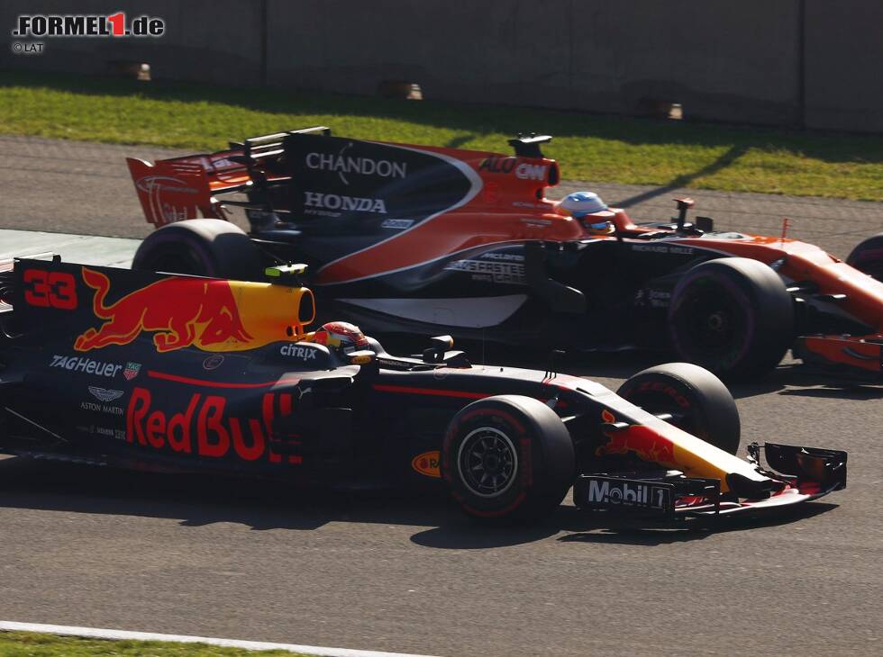 Foto zur News: Max Verstappen, Fernando Alonso