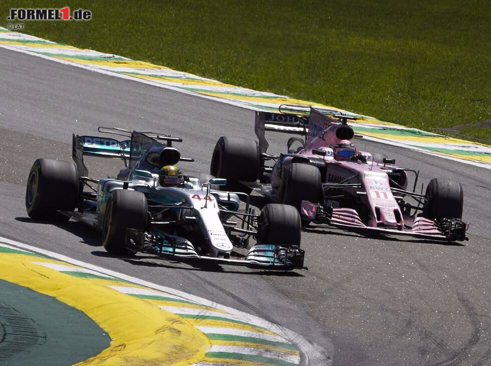 Foto zur News: Lewis Hamilton, Sergio Perez
