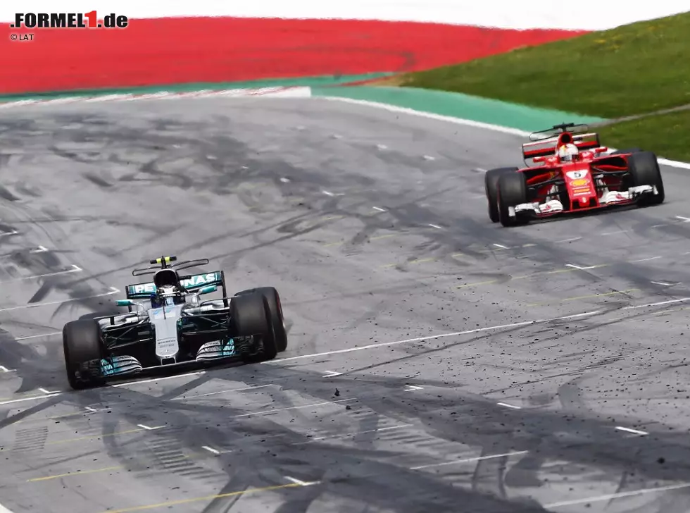 Foto zur News: Valtteri Bottas, Sebastian Vettel