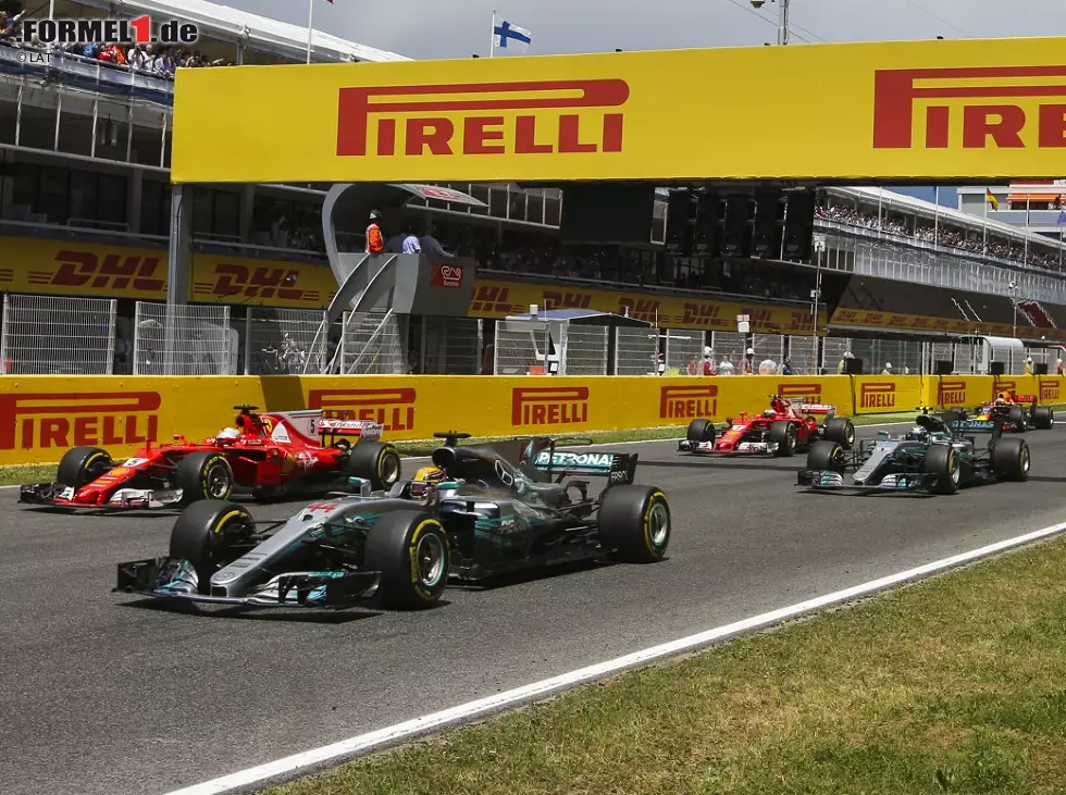 Foto zur News: Lewis Hamilton, Sebastian Vettel