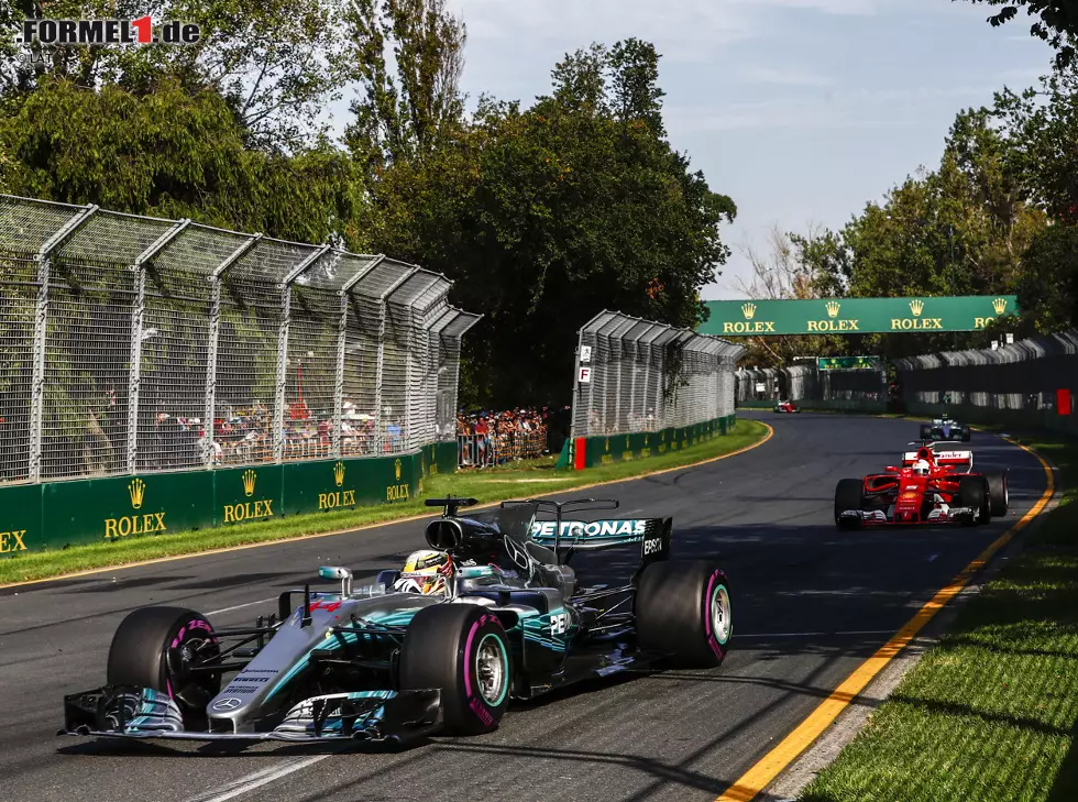 Foto zur News: Lewis Hamilton, Sebastian Vettel