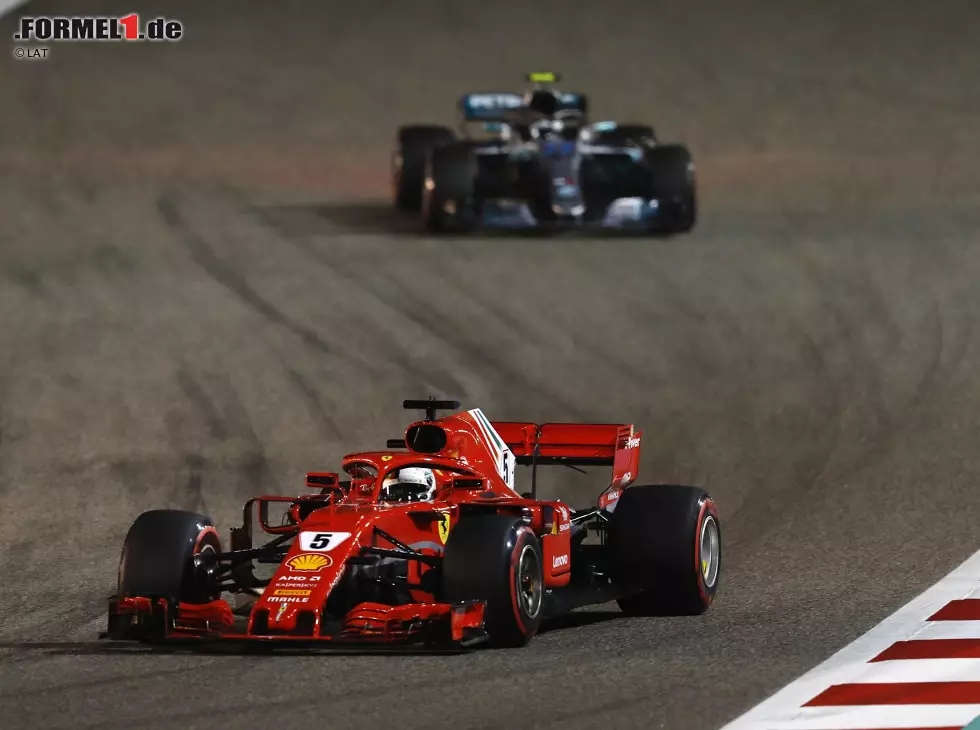 Foto zur News: Sebastian Vettel, Valtteri Bottas