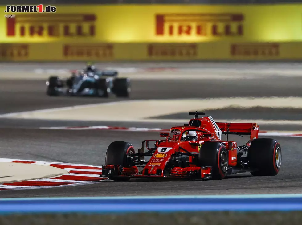 Sebastian Vettel, Valtteri Bottas Foto zur News: Sebastian Vettel, Valtteri Bottas