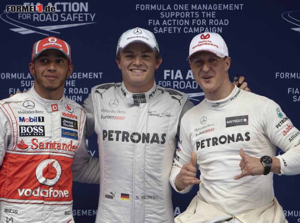 Foto zur News: Nico Rosberg, Michael Schumacher, Lewis Hamilton