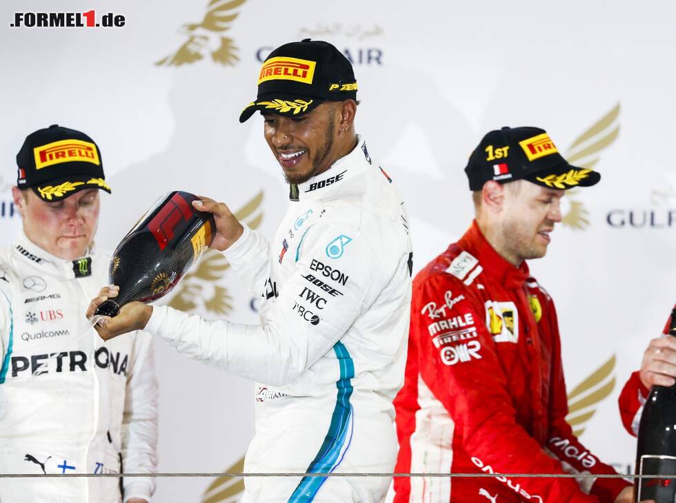 Foto zur News: Valtteri Bottas, Lewis Hamilton, Sebastian Vettel