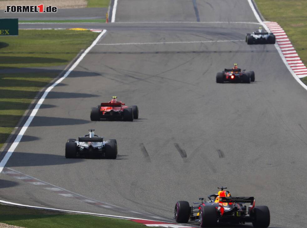 Foto zur News: Kimi Räikkönen, Lewis Hamilton, Daniel Ricciardo