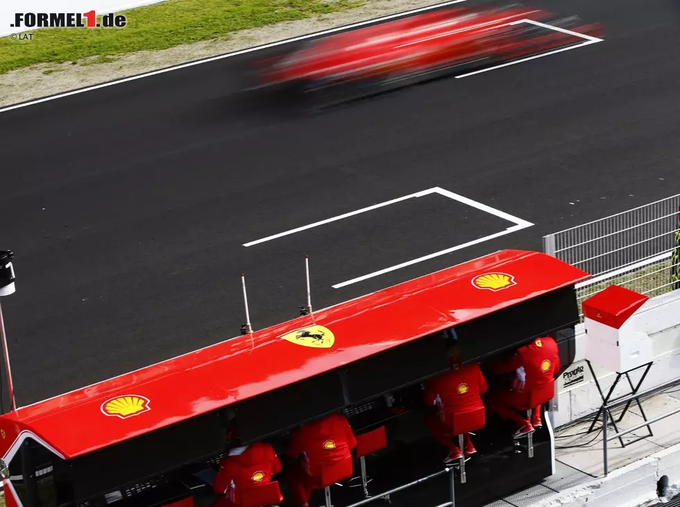 Foto zur News: Kommandostand. Ferrari