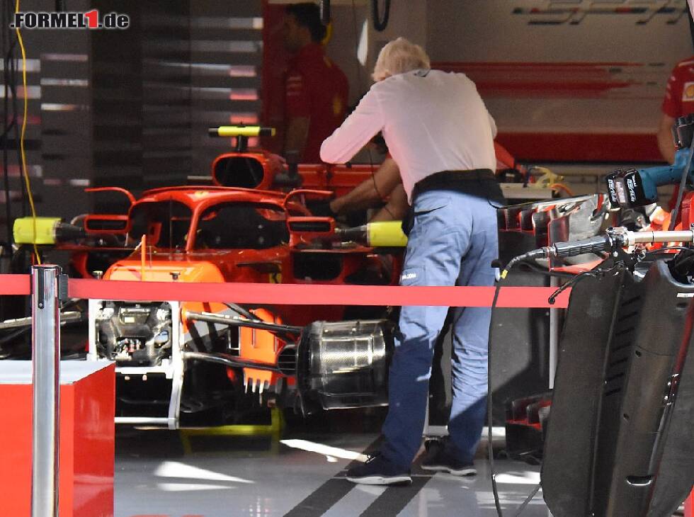 Foto zur News: Ferrari, Rückspiegel, Charlie Whiting