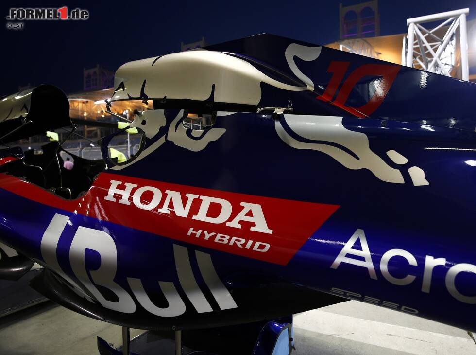 Foto zur News: Motorhaube mit Honda-Logo