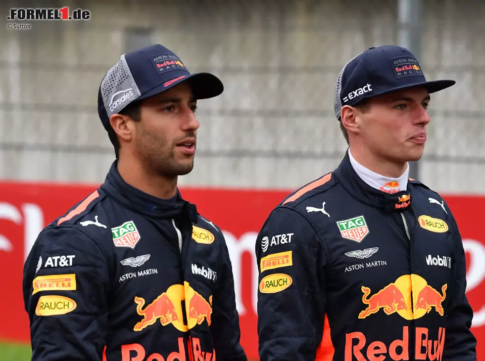 Foto zur News: Daniel Ricciardo, Max Verstappen