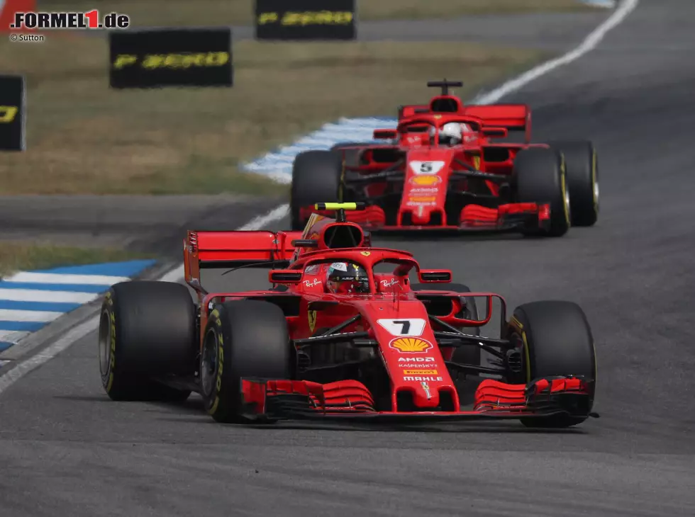 Foto zur News: Kimi Räikkönen, Sebastian Vettel