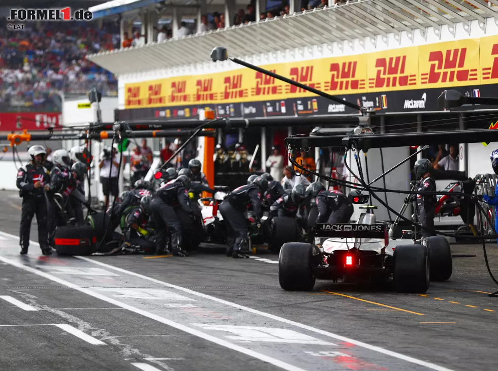 Foto zur News: Romain Grosjean, Kevin Magnussen