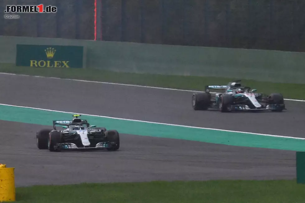 Foto zur News: Valtteri Bottas, Lewis Hamilton