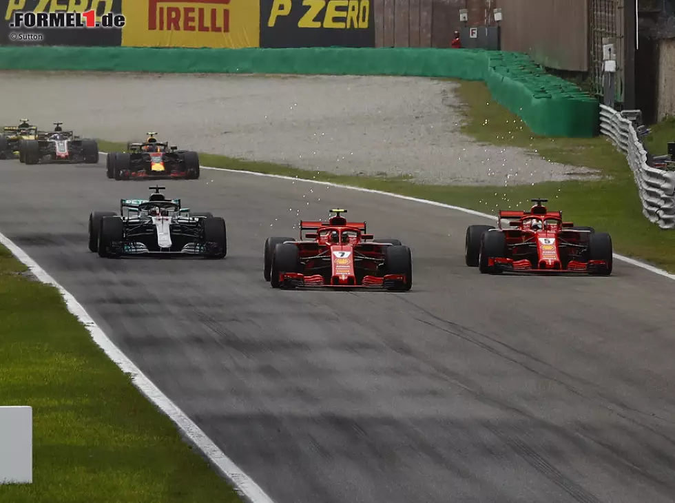 Foto zur News: Kimi Räikkönen, Sebastian Vettel, Lewis Hamilton