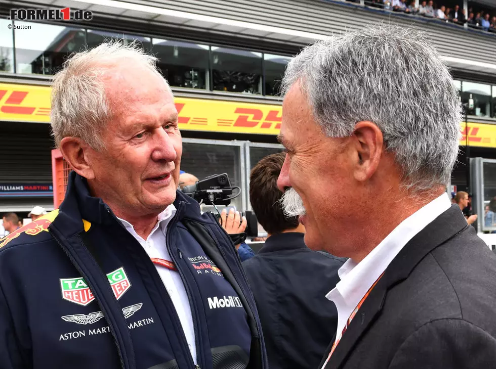 Foto zur News: Helmut Marko und Chase Carey