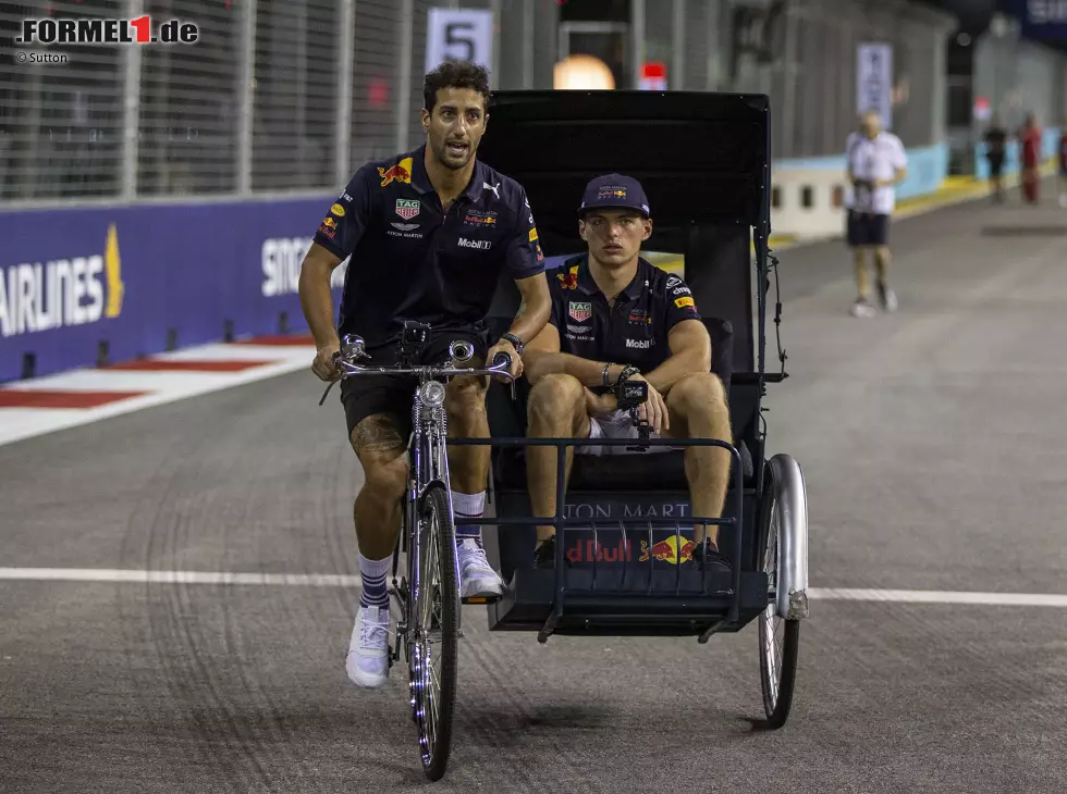 Foto zur News: Daniel Ricciardo, Max Verstappen