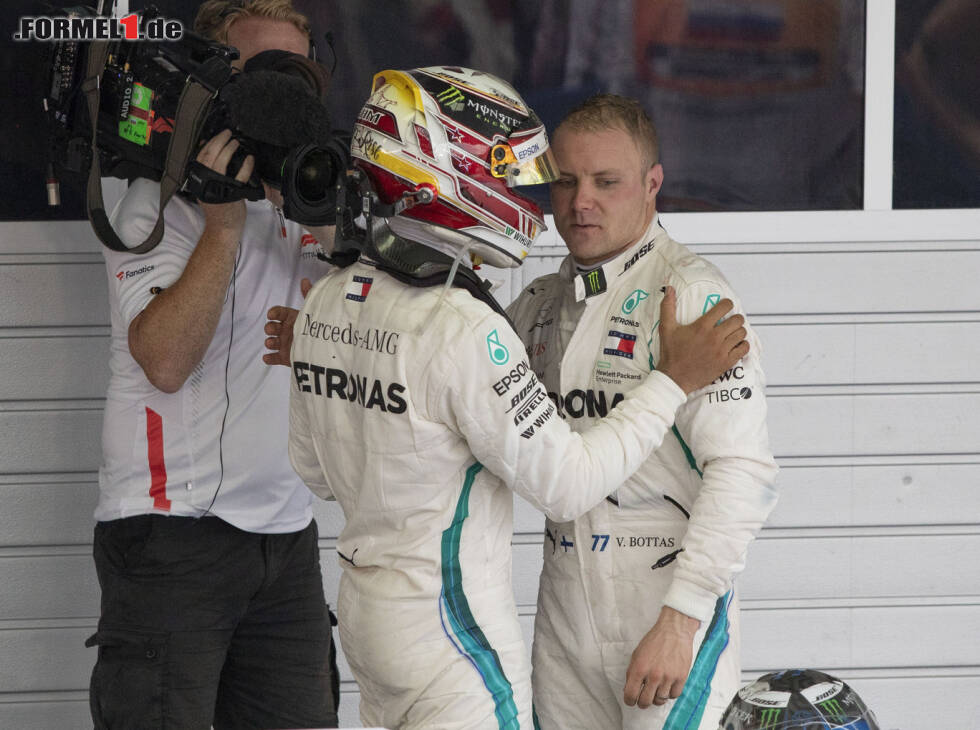 Foto zur News: Lewis Hamilton, Valtteri Bottas