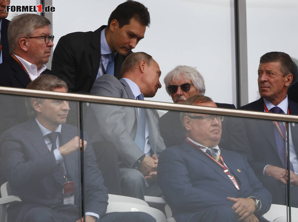 Foto zur News: Ross Brawn, Wladimir Putin, Bernie Ecclestone